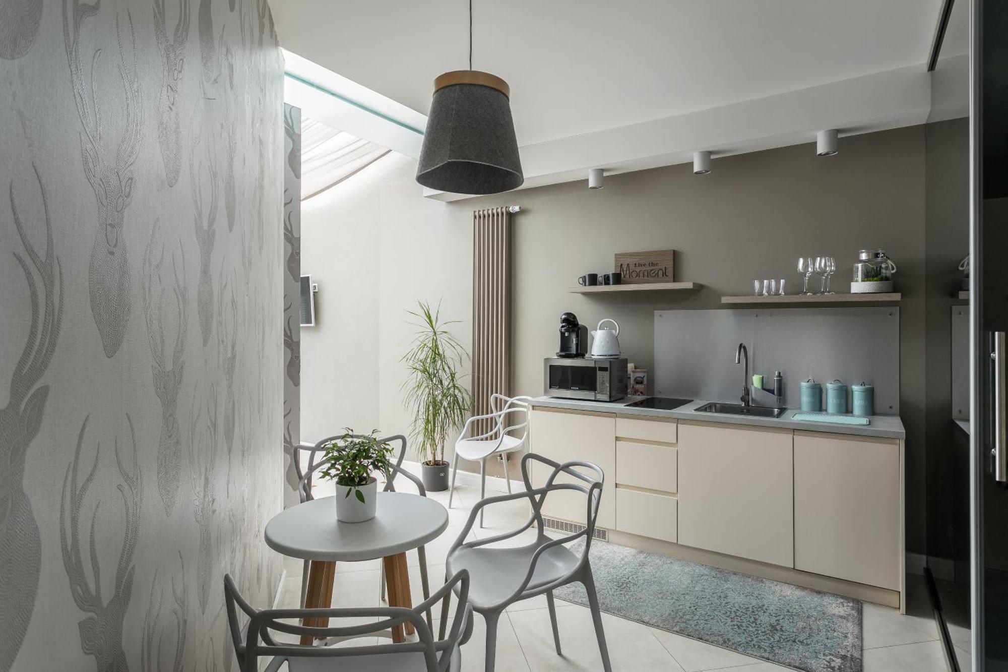 Apartament A11 & Dermique *
