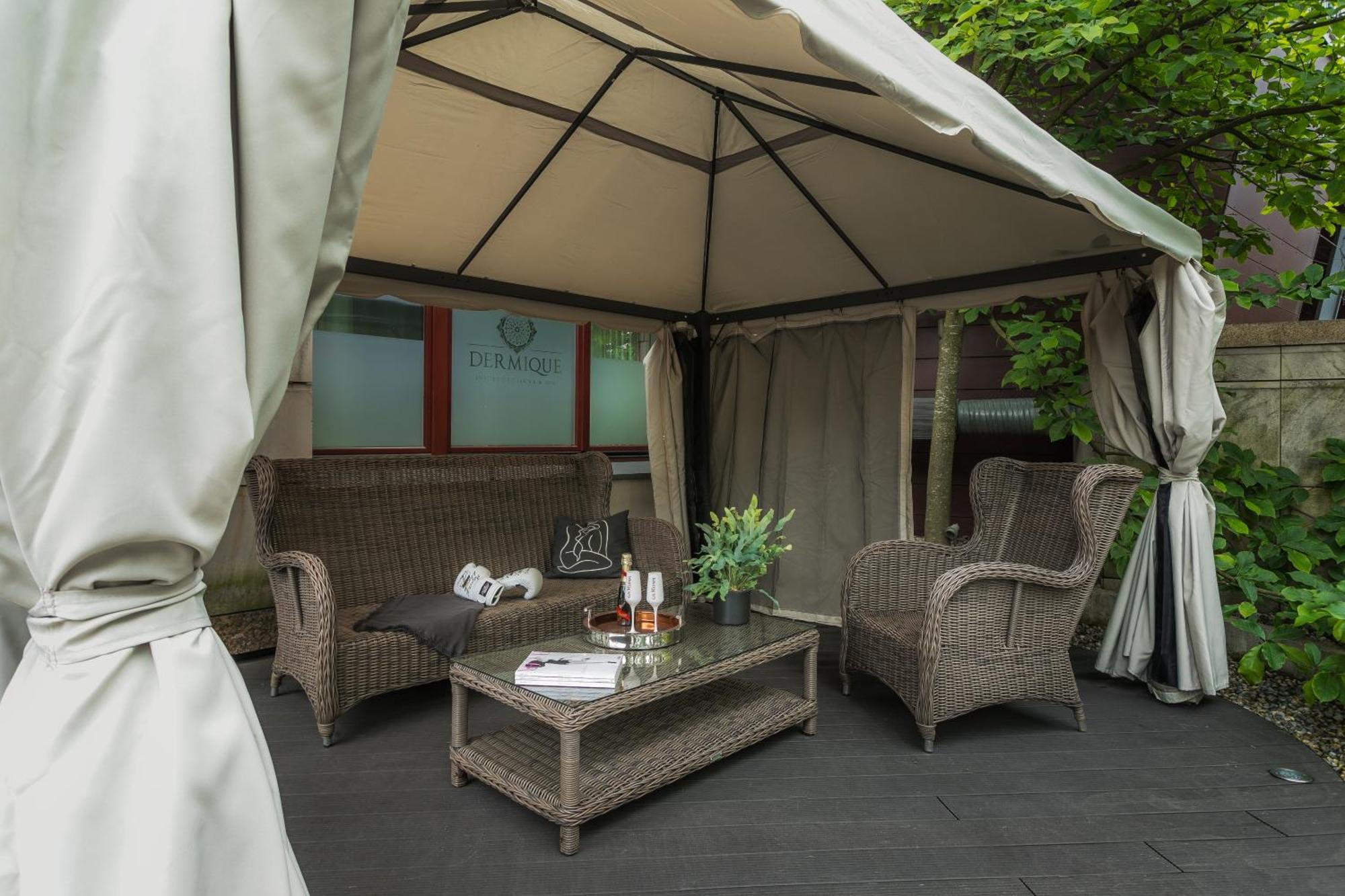 Apartament A11 & Dermique