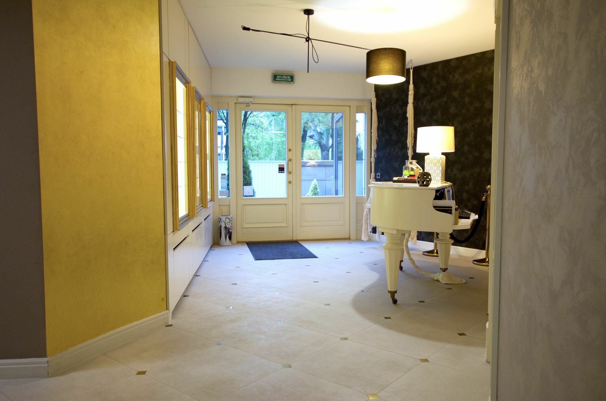 Apartament A11 & Dermique